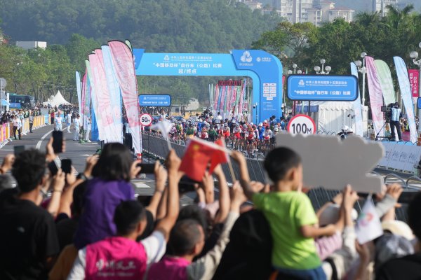 金鼎配资 十五运会公路自行车女子个人赛火热开赛